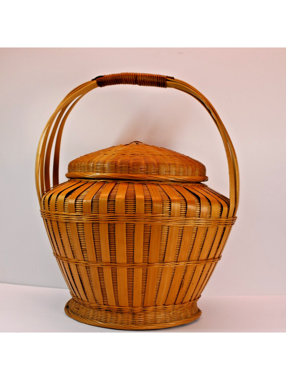 Vintage MC Hand Woven Bamboo Wicker 15"x12" Lidded Basket w Loop Handle VGC